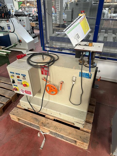 4FT152501-Caselli-Group-HIGH-SPEED-VERTICAL-MILLING-MACHINE-CAMAM-FV1T-1P (1).jpeg